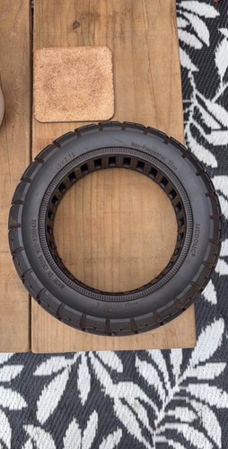 Off road solid tubeless - road, tyre
